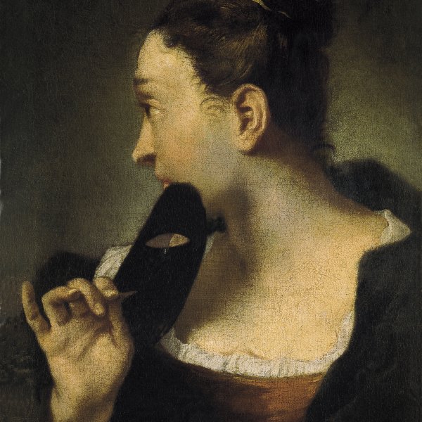 Retrato de una joven de perfil con una máscara en la mano derecha