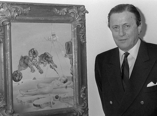 Hans Heinrich Thyssen-Bornemisza durante la exposición de su colección de pintura moderna en la Biblioteca Nacional, Madrid, 1986