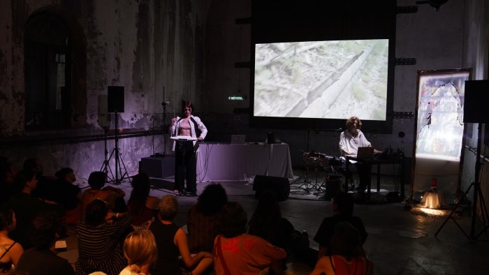 Performance Fake and Extinct, by Klara Kofen and Cameron Graham