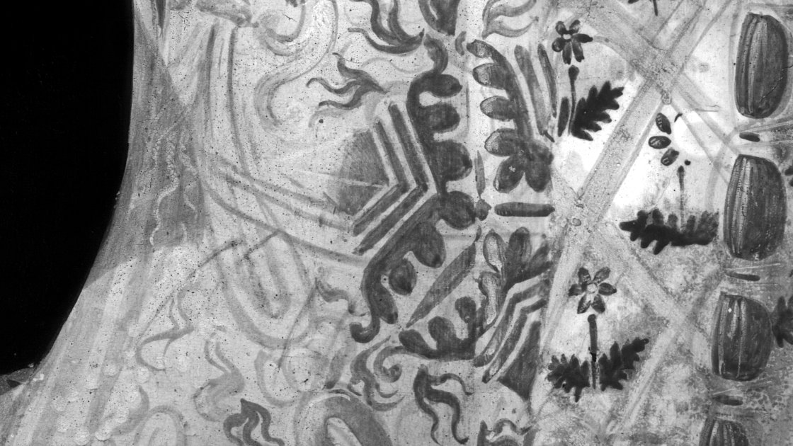 Detalle en imagen infrarroja del cambio de composición en el diseño de la indumentaria de la obra de Ghirlandaio, "Retrato de Giovanna Tornabuoni"