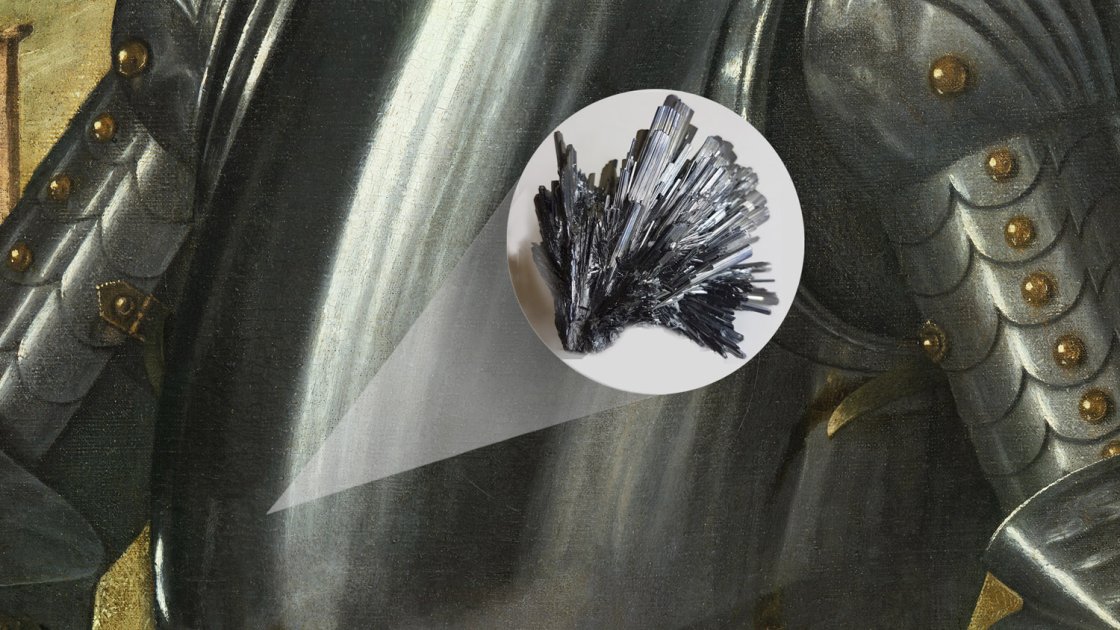 Detalle del mineral estibina encontrado en la micromuestra tomada de la zona de la coraza