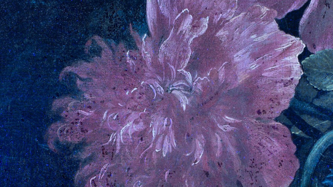 Detalle de la imagen ultravioleta de la obra de Linard "Porcelana china con flores" Detalle de la imagen ultravioleta de la obra de Linard "Porcelana china con flores"