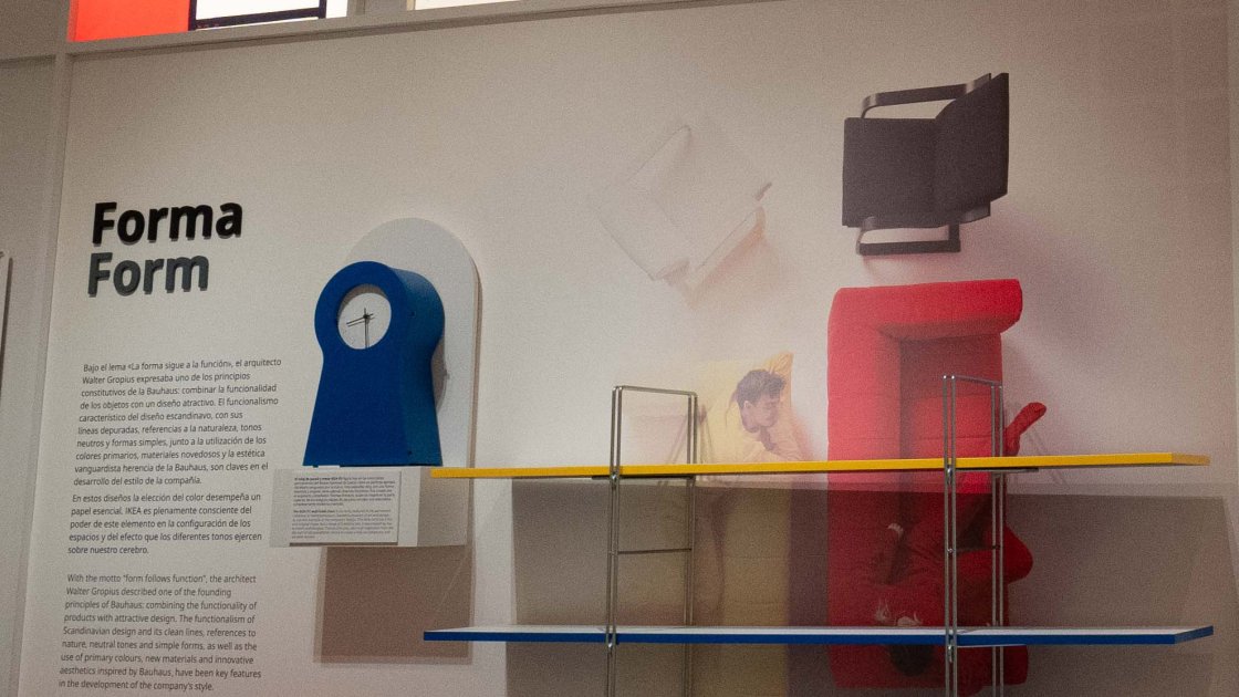 Sala de la exhibición IKEA y el arte del hogar. Diseño para un mejor día a día