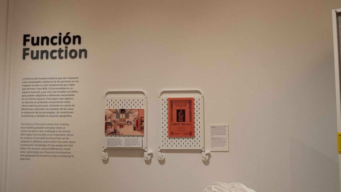 Sala de la exhibición IKEA y el arte del hogar. Diseño para un mejor día a día