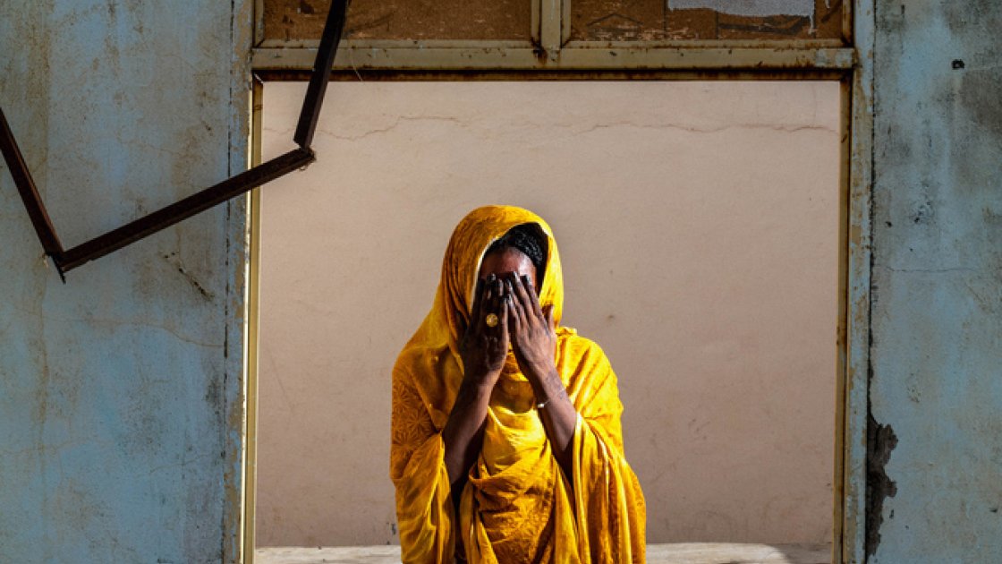 Khadija huyó de la capital de Sudán, Jartum, y ahora vive en un campamento para personas desplazadas en El Geneina, en Darfur Oeste.