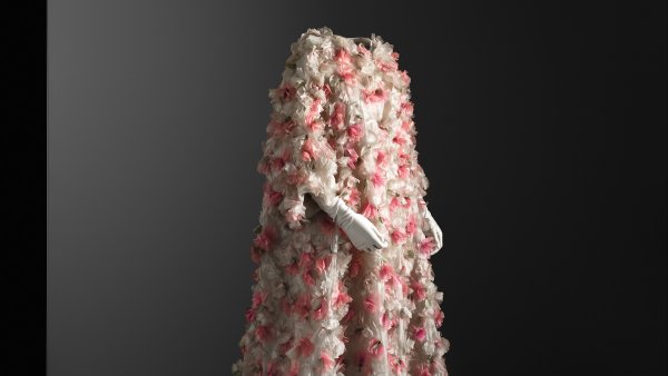 New exhibition to unravel game-changing work of Balenciaga