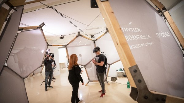 Enter into the painting. Virtual reality. Travelling across Spain 2019. Zaragoza Enter into the painting. Virtual reality. Travelling across Spain 2019. Zaragoza