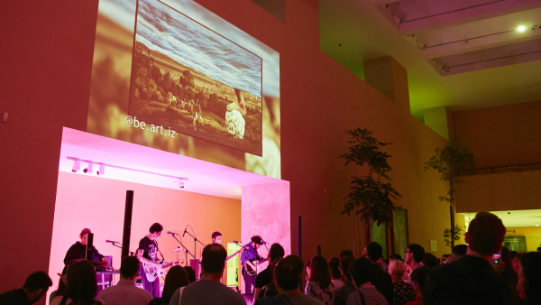 Concierto en el hall del museo durante el evento nocturno #VersionaThyssen