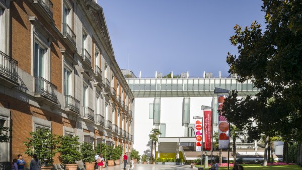 Jardín y vista de las fachadas