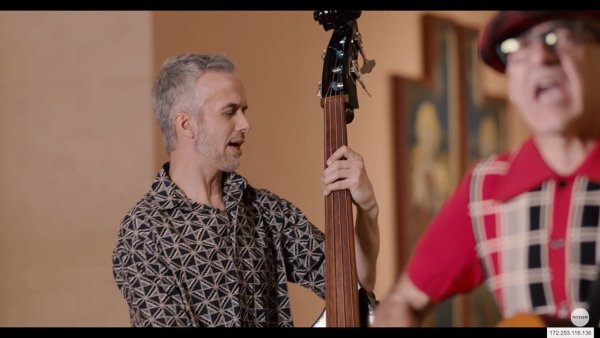 Víctor Coyote sings at the Thyssen - A South American Landscape with 100 Guitars