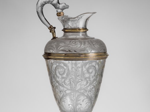 Copa con tapa en forma de aguamanil