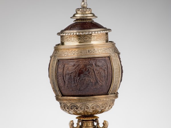 Copa de coco con tres escenas de la Biblia