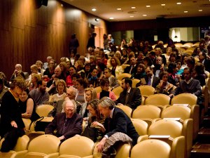 Foto de público en el auditorio