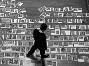 Dennis Adams, Los zapatos de Malraux, 2012. Exposición Lección de Arte, Museo Nacional Thyssen-Bornemisza