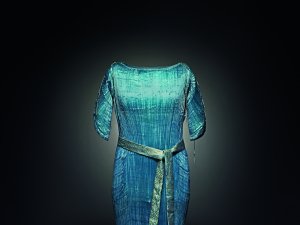 Mariano Fortuny y Madrazo. Vestido Delphos. Exposición "Sorolla y la moda", Museo Nacional Thyssen-Bornemisza
