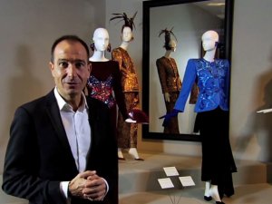 Vídeo explicativo de la exposición "Hubert de Givenchy"