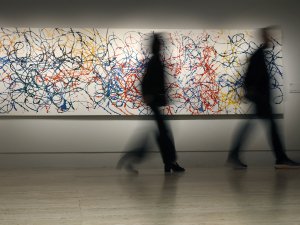 Vista de una sala de 'Warhol, Pollock y otros espacios americanos'