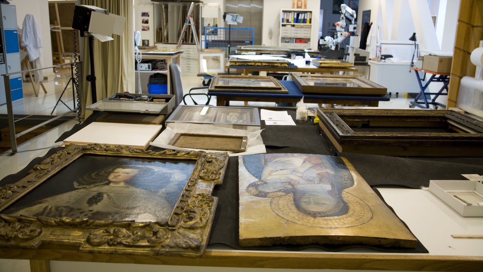 Detail of the restoration workshop of the Museo Nacional Thyssen-Bornemisza. Detail of the restoration workshop of the Museo Nacional Thyssen-Bornemisza.