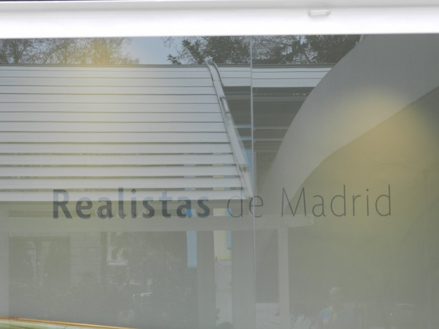 Rótulo de la exposición Realistas de Madrid Miniatura