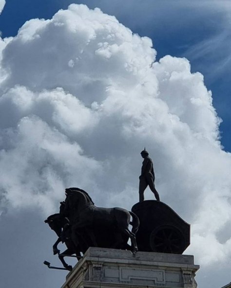 @cgjgirona. Fotografía ganadora concurso Instagram La máquina Magritte