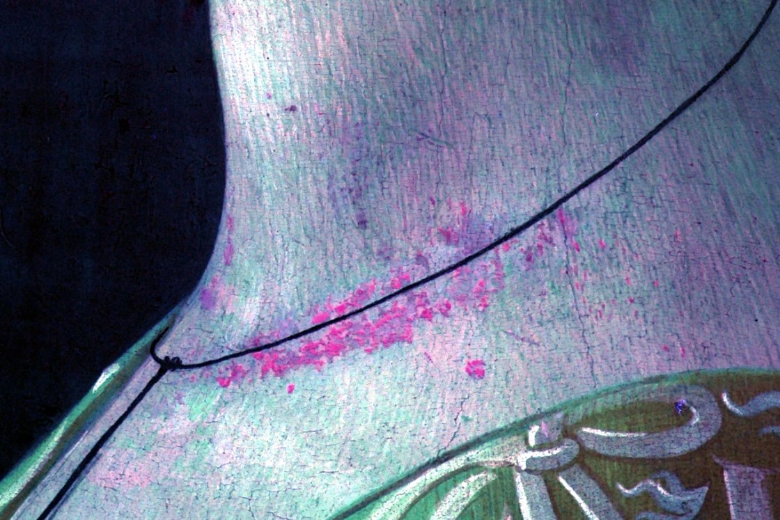 Detalle de la imagen ultravioleta de la obra de Ghirlandaio "Retrato de Giovanna Tornabuoni" Detalle de la imagen ultravioleta de la obra de Ghirlandaio "Retrato de Giovanna Tornabuoni"