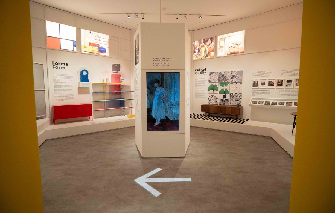 Sala de la exhibición IKEA y el arte del hogar. Diseño para un mejor día a día Sala de la exhibición IKEA y el arte del hogar. Diseño para un mejor día a día