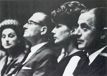 El barón Thyssen-Bornemisza y su esposa Fiona Campbell-Walter durante la subasta 36 del Stuttgarter Kunstkabinett, mayo de 1961 El barón Thyssen-Bornemisza y su esposa Fiona Campbell-Walter durante la subasta 36 del Stuttgarter Kunstkabinett, mayo de 1961
