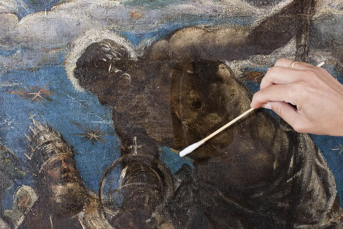 Detalle del proceso de limpieza de la obra "El Paraíso", de Tintoretto Detalle del proceso de limpieza de la obra "El Paraíso", de Tintoretto