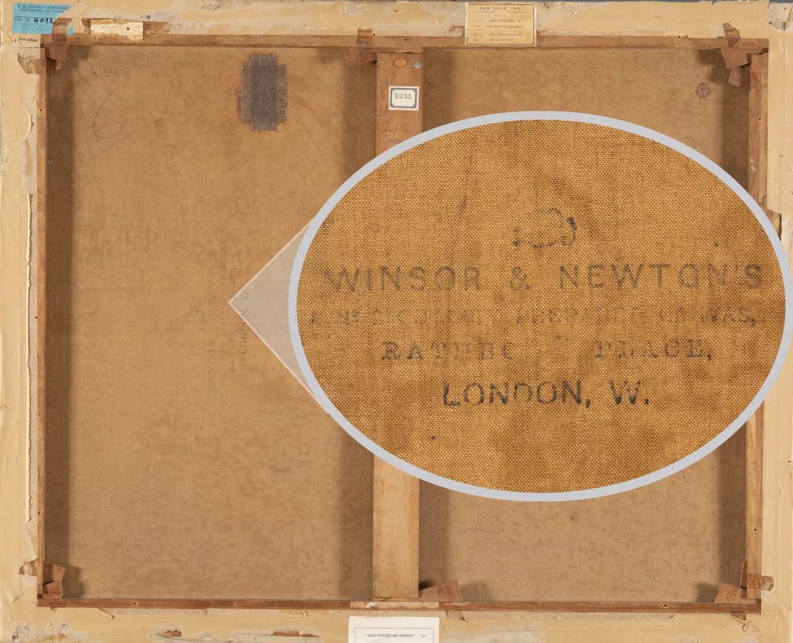 Detalle del sello de la marca inglesa Winsor & Newton, impreso en la trasera de la obra de André Derain "El puente de Waterloo"