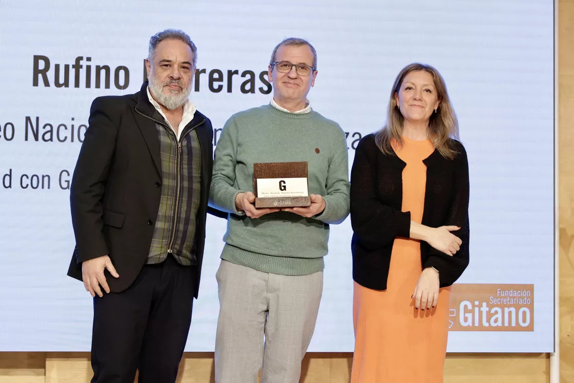 Education and social action program with the comunidad gitana, Fundación Secretariado Gitano Award, Solidarity with “G” “Tío Valentín Suárez”. 