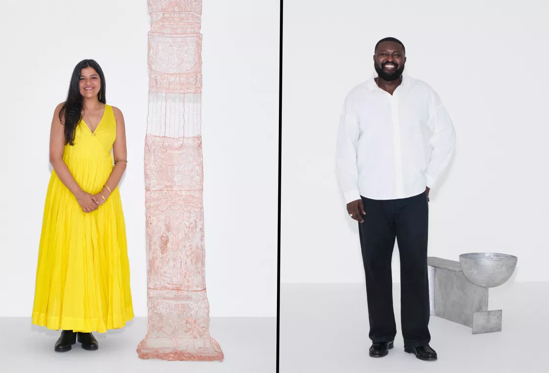 Studio Sumakshi Singh con su obra "Monument, 2024" y Nifemi Marcus-Bello con su obra "TM Bench with Bowl, 2023" Studio Sumakshi Singh con su obra "Monument, 2024" y Nifemi Marcus-Bello con su obra "TM Bench with Bowl, 2023"