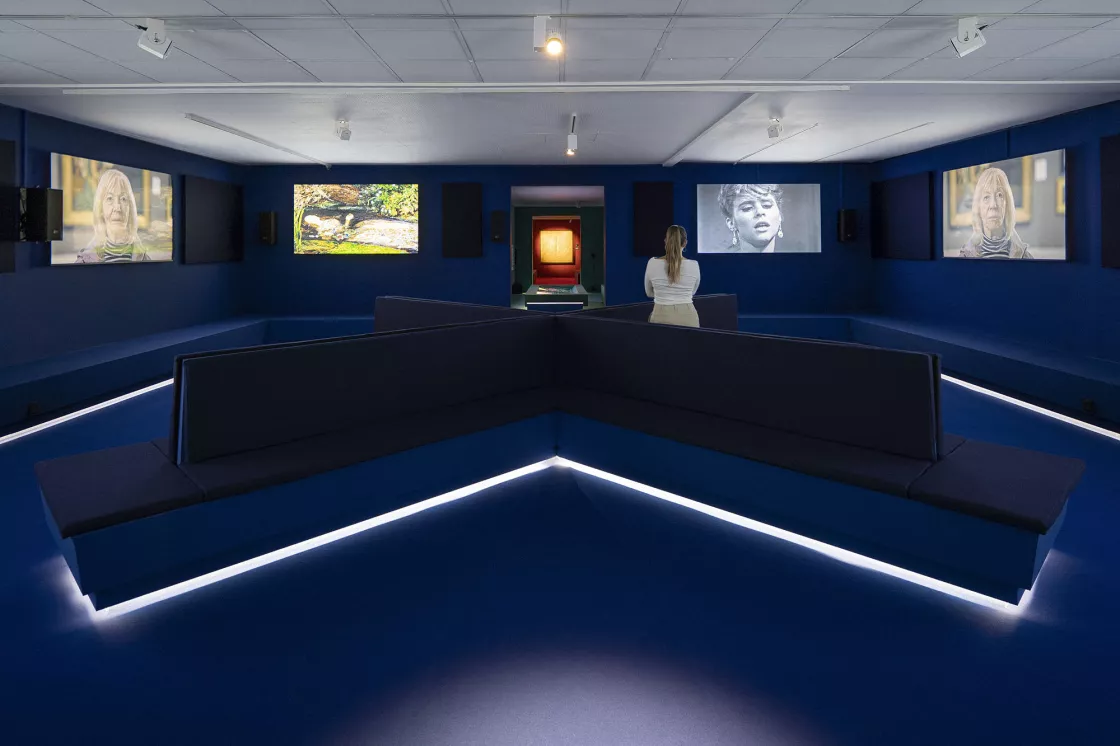 John Akomfrah. Listening All Night To The Rain. CANTO VI. Installation View: Museo Nacional John Akomfrah. Listening All Night To The Rain. CANTO VI. Installation View: Museo Nacional