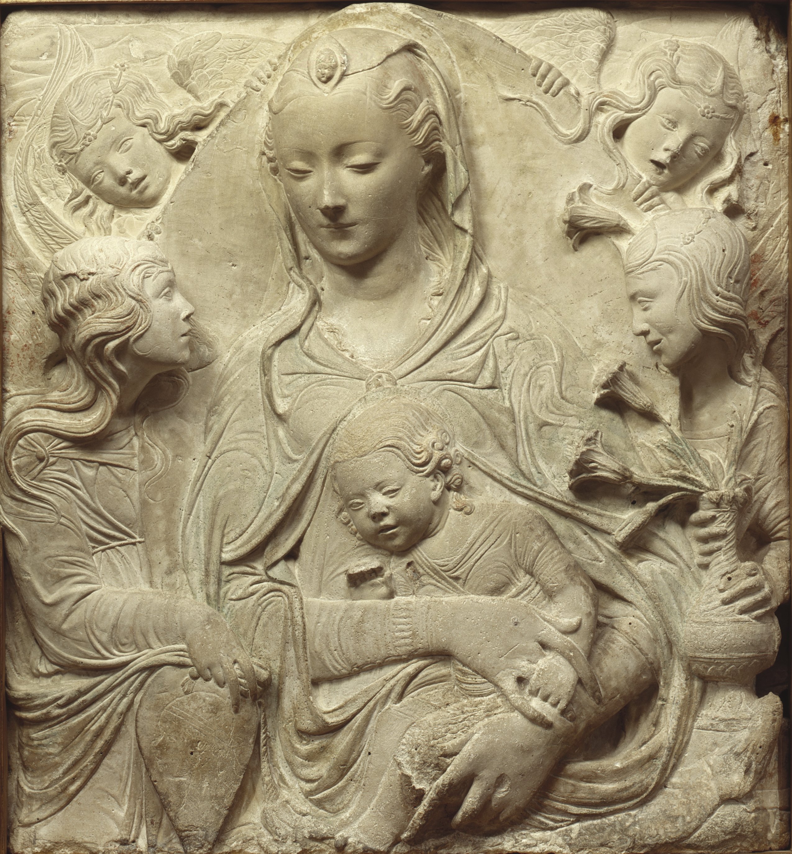 Agostino di Duccio, La Virgen con el Niño y cuatro ángeles Agostino di Duccio, La Virgen con el Niño y cuatro ángeles