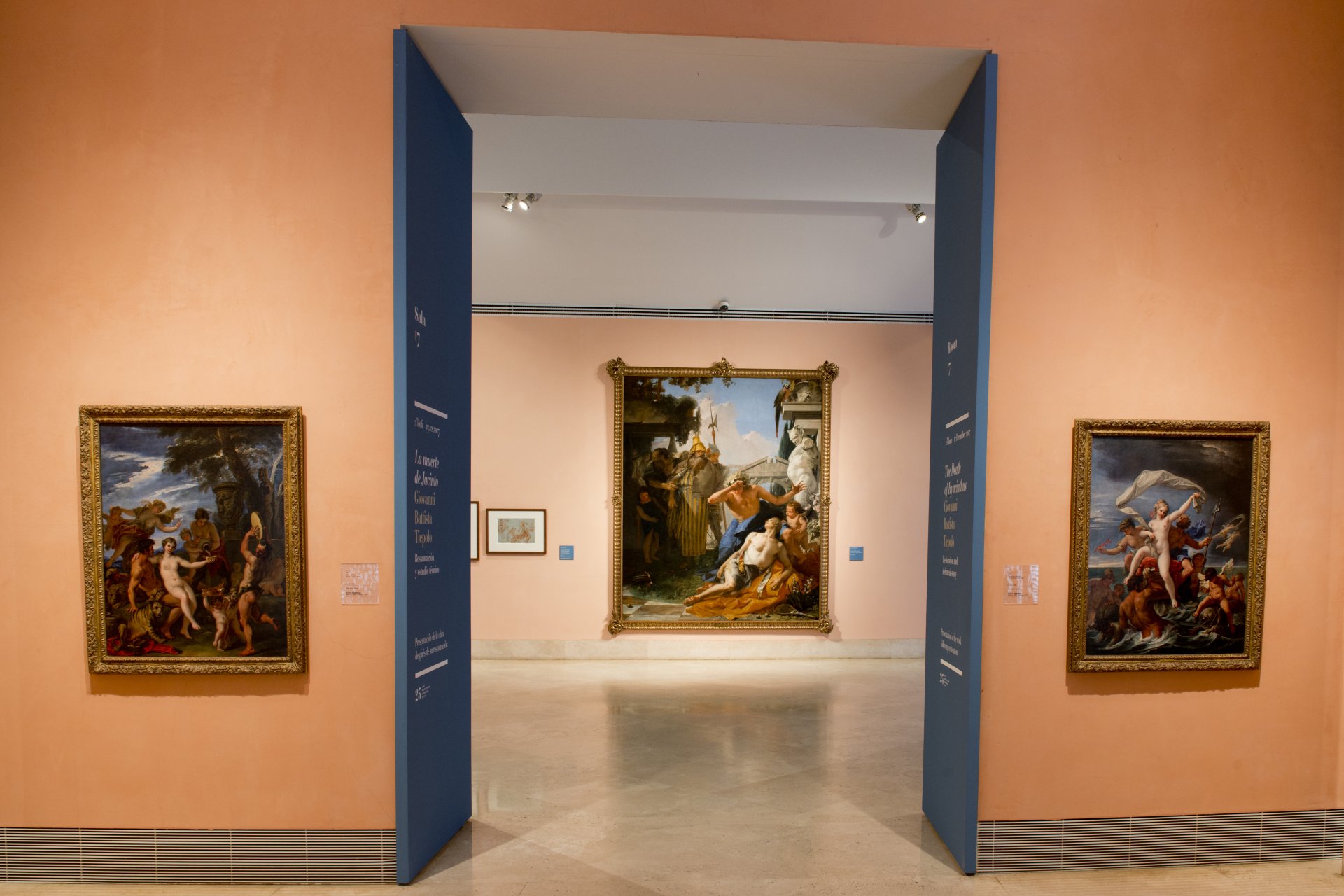 Detalle de la sala técnica con motivo del montaje especial de "La muerte de Jacinto" de Giambattista Tiepolo