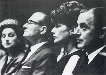 El barón Thyssen-Bornemisza y su esposa Fiona Campbell-Walter durante la subasta 36 del Stuttgarter Kunstkabinett, mayo de 1961