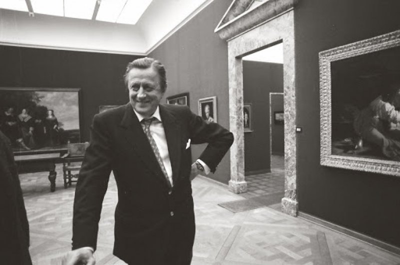 El barón Thyssen-Bornemisza en la galería de pinturas de Villa Favorita, Lugano, hacia 1988