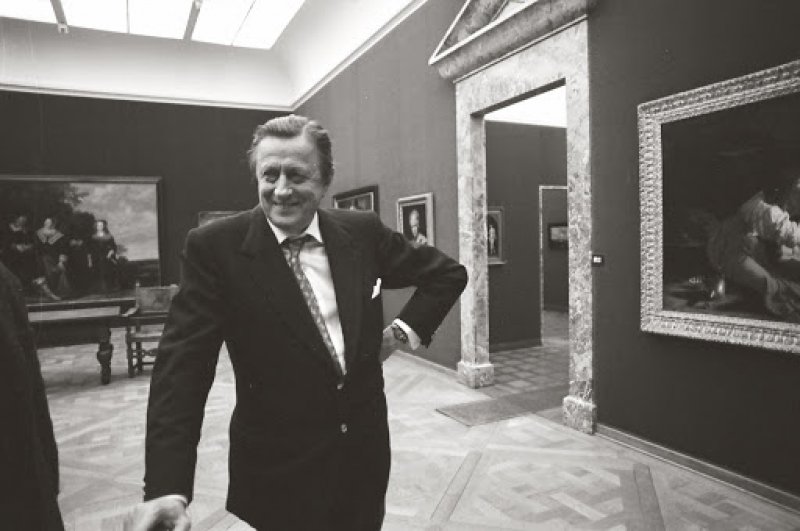 El barón Thyssen-Bornemisza en la galería de pinturas de Villa Favorita, Lugano, hacia 1988