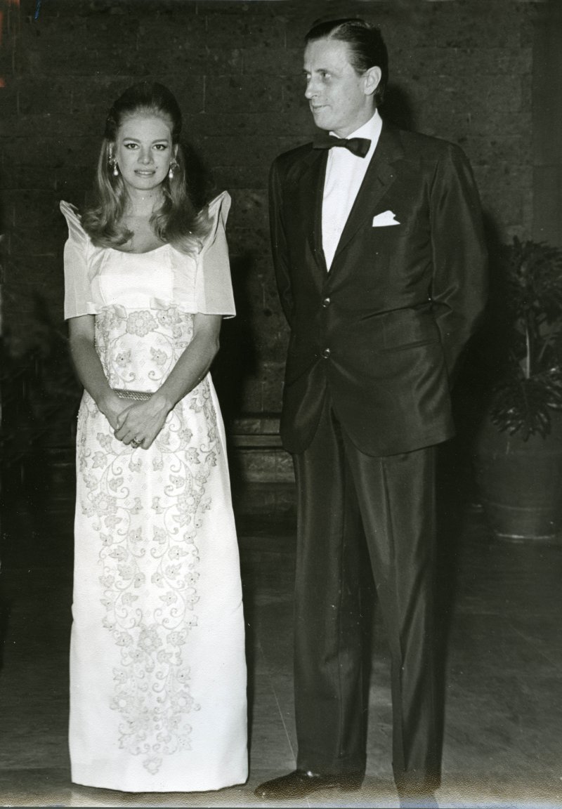 El barón Thyssen-Bornemisza con Denise Shorto, su cuarta esposa, en Lugano el día de su boda, el 13 de diciembre de 1967
