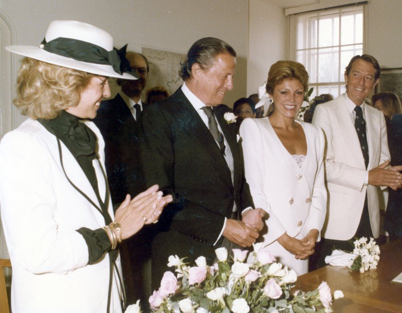 Boda del barón Thyssen-Bornemisza y Carmen Cervera en Moraton-in-March, con Ann Getty y el duque de Badajoz como padrinos, el 6 de agosto de 1985