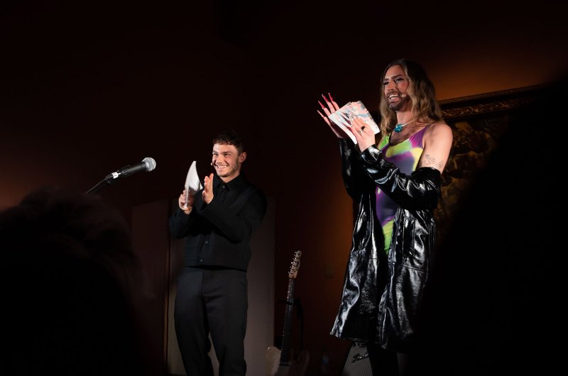 Luis M. Mainez and Carlos Peña, conductors of the awards event