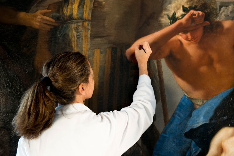 Detalle del proceso de reintegración de la obra "La muerte de Jacinto" de Giambattista Tiepolo