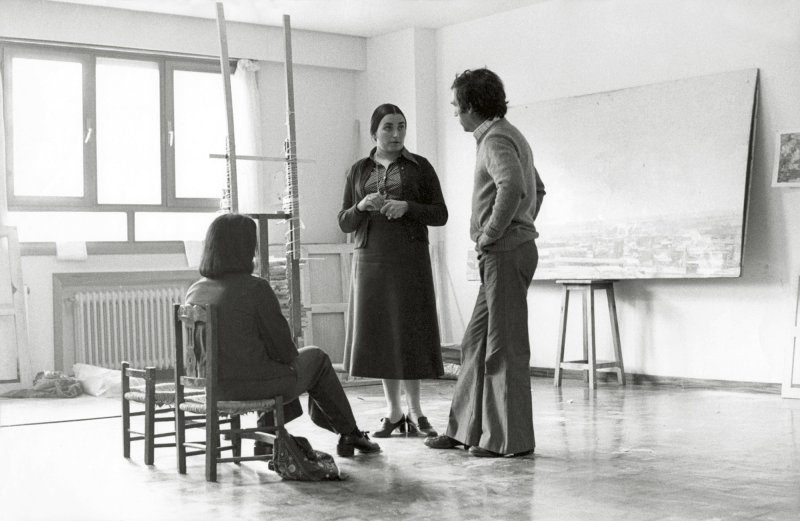 Isabel Quintanilla y Francisco López en el estudio de María Moreno, 1973. Fotografía de Stefan Moses