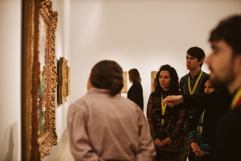 Guided tour of the Young Friends of the Museum @gore_vazquez_photographer    