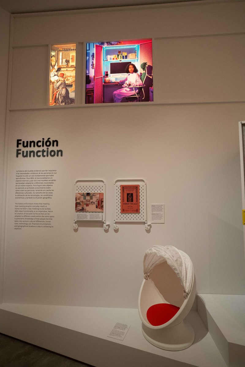 Sala de la exhibición IKEA y el arte del hogar. Diseño para un mejor día a día