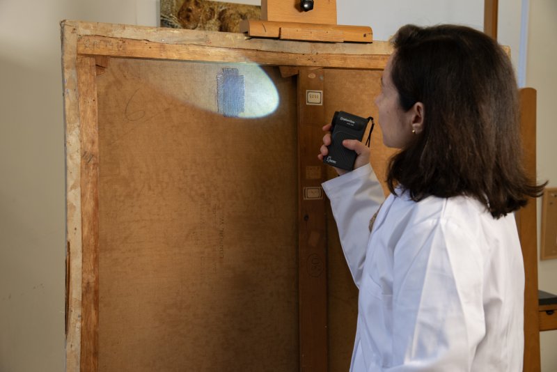 Restorer examining André Derain's artwork “Waterloo Bridge”