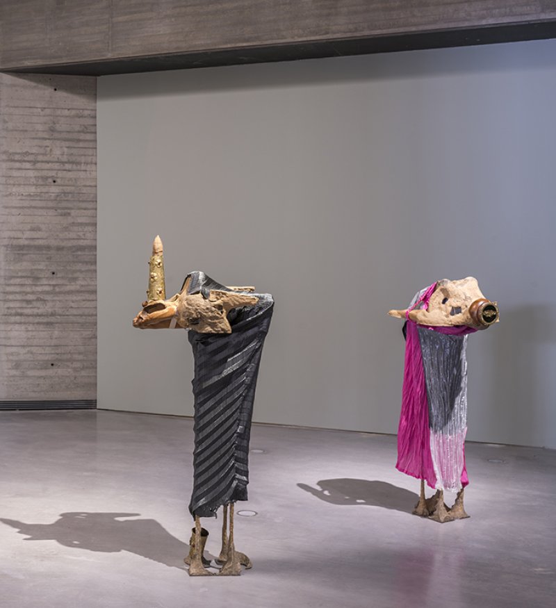Akeem Smith y Jessi Reaves. Maniquí (con vestido) n.º 2 y n.º 1, Sandra Lee, 2005, 2020