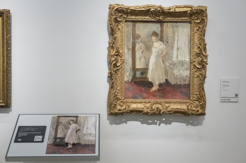 Relieve para la exploración táctil Relieve para la exploración táctil basado en la obra 'El espejo psiqué' de Berthe Morisot