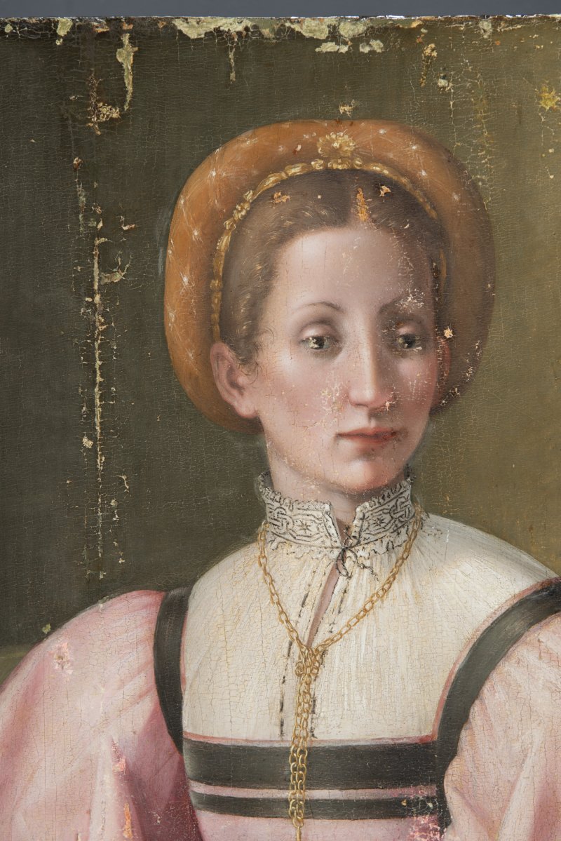 Detalle de intervención de restauración aplicada a la pieza obra de Pier Francesco Foschi “Retrato de una dama”