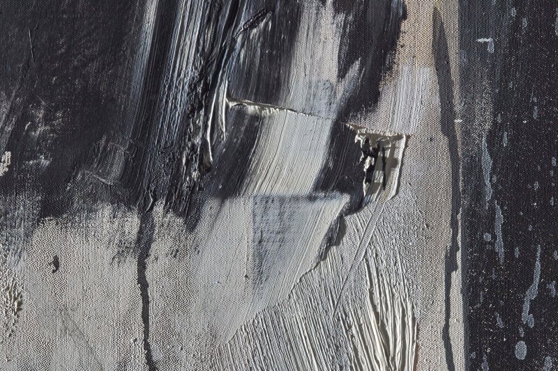 Detalle con luz rasante de la técnica de la obra “Express” de Robert Rauschenberg