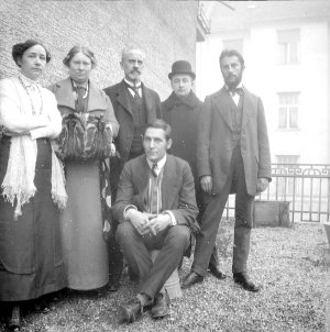 Members of The Blue Rider on the balcony of Ainmillerstraße 36 in Munich